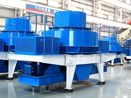 石頭制砂機(jī)在建筑用砂（沙）的加工中處于關(guān)鍵性地位