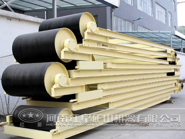 開式螺旋輸送機(jī)工作過程中中物料的動(dòng)力學(xué)分析
