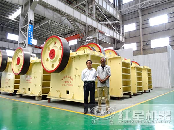 顎式破碎機(jī)客戶(hù)現(xiàn)場(chǎng)