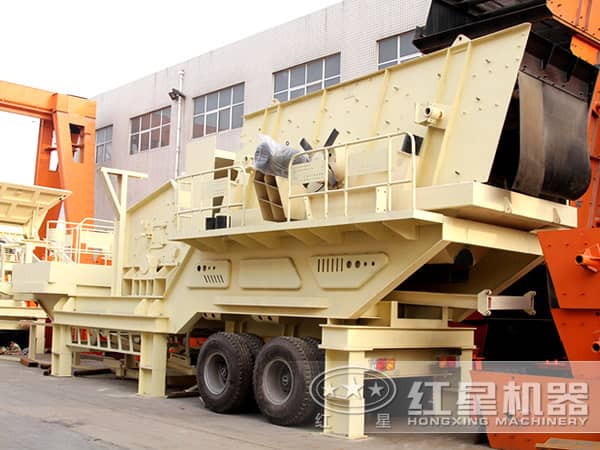 移動(dòng)大型車載碎石機(jī)高清圖