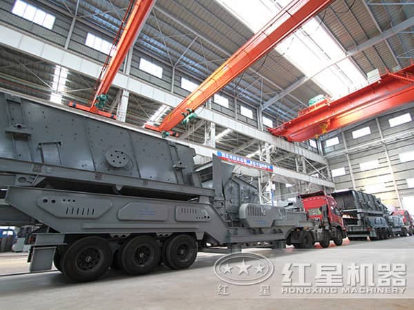 移動(dòng)碎石機(jī)車間