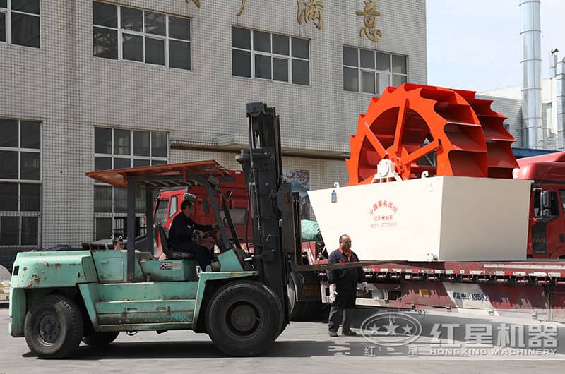 洗沙機(jī)裝車、準(zhǔn)備發(fā)貨